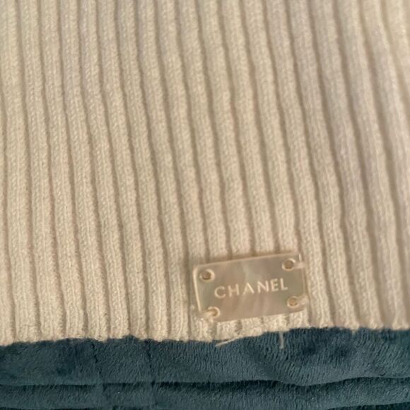 Authentic CHANEL Off White Knit Tank Top Size Medium - Picture 2 of 3